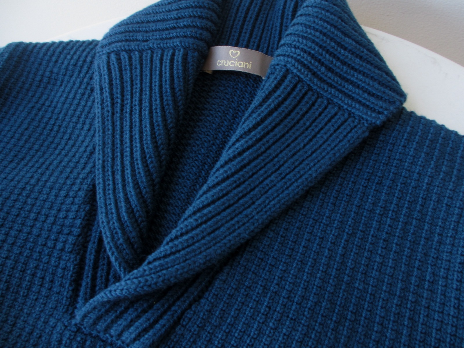 GLORYGUY & Cachette｜懐の深さで魅せる、変化球ニットのCruciani