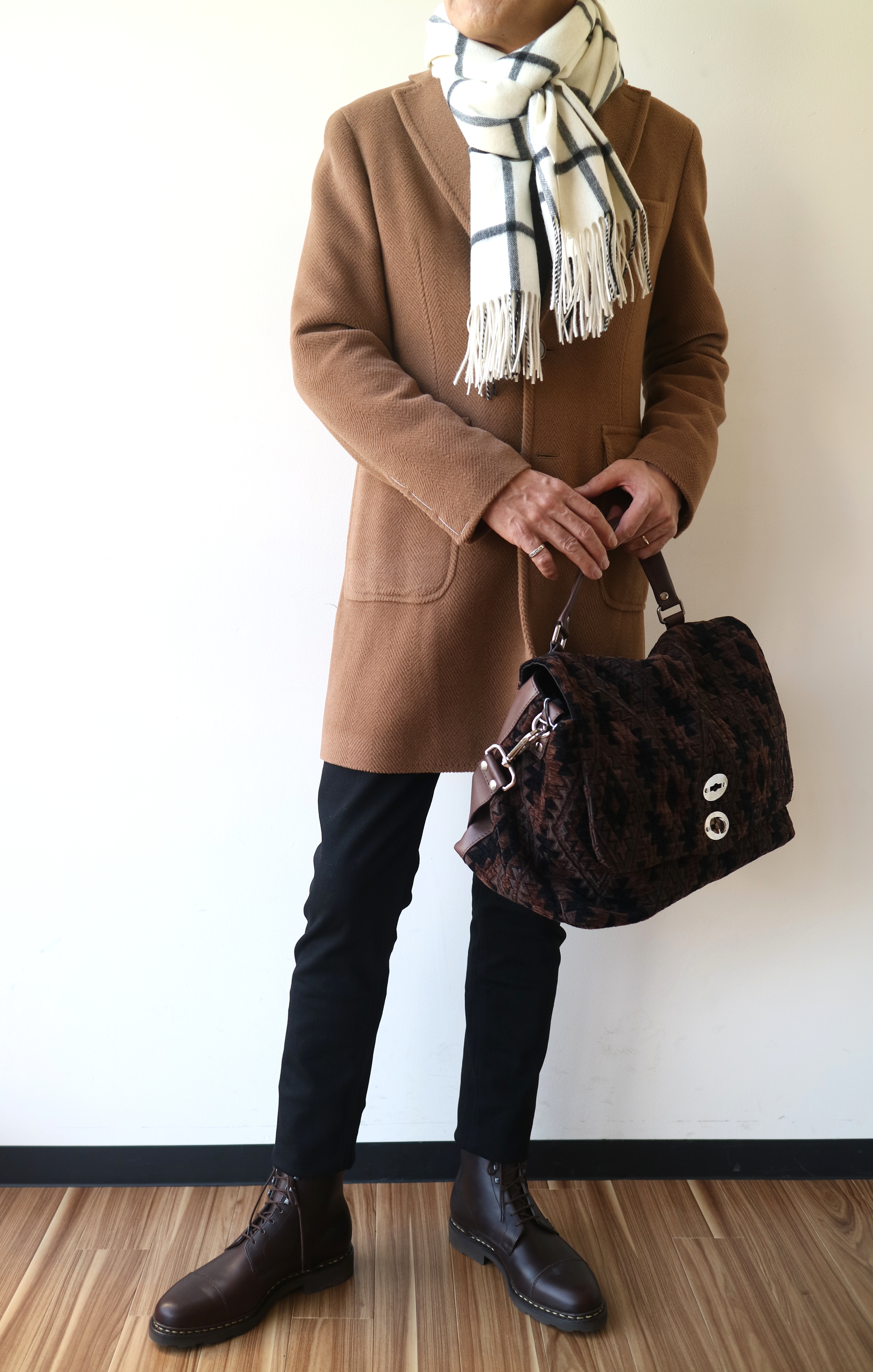 GLORYGUY & Cachette｜デニムに合わせるキャメルとブラックの