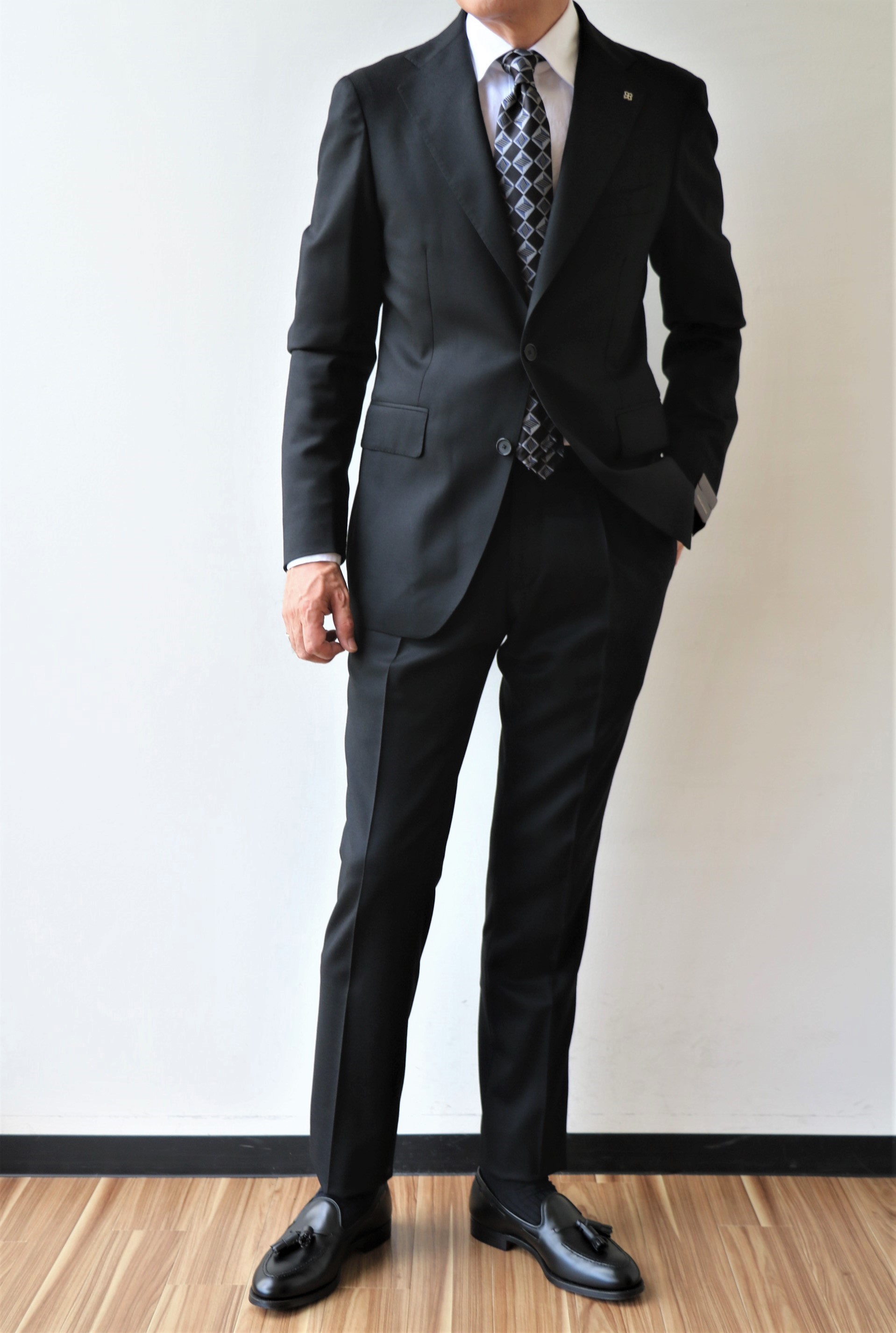 美品TAGLIATORE 新ロゴ モノトーンチェック ウール スーツ 48 公式通販