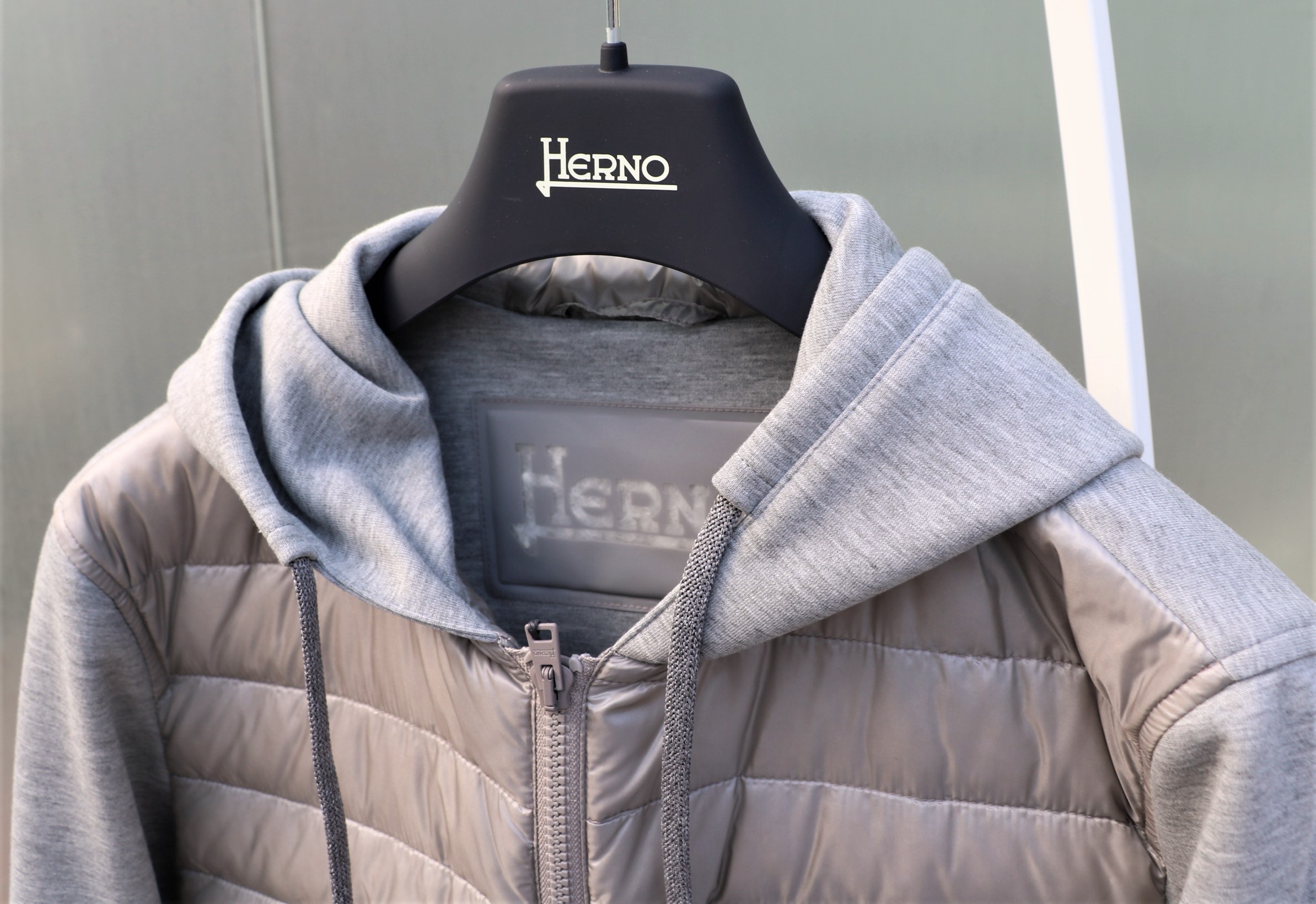 GLORYGUY & Cachette｜冬から春へ、春から夏へと季節に対応できるのは、HERNO/ヘルノのハイブリッドモデルです!!