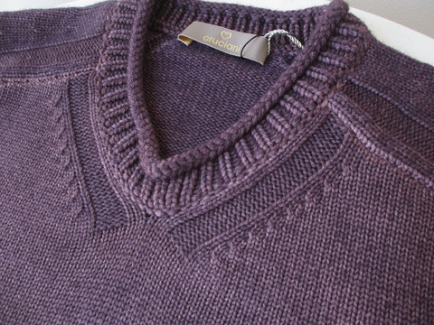 Cruciani クルチアーニ Vネック セーター 紫系 未使用 ウール Cruciani Vネックニット 紫 パープル イタリア製 XL クルチアーニ