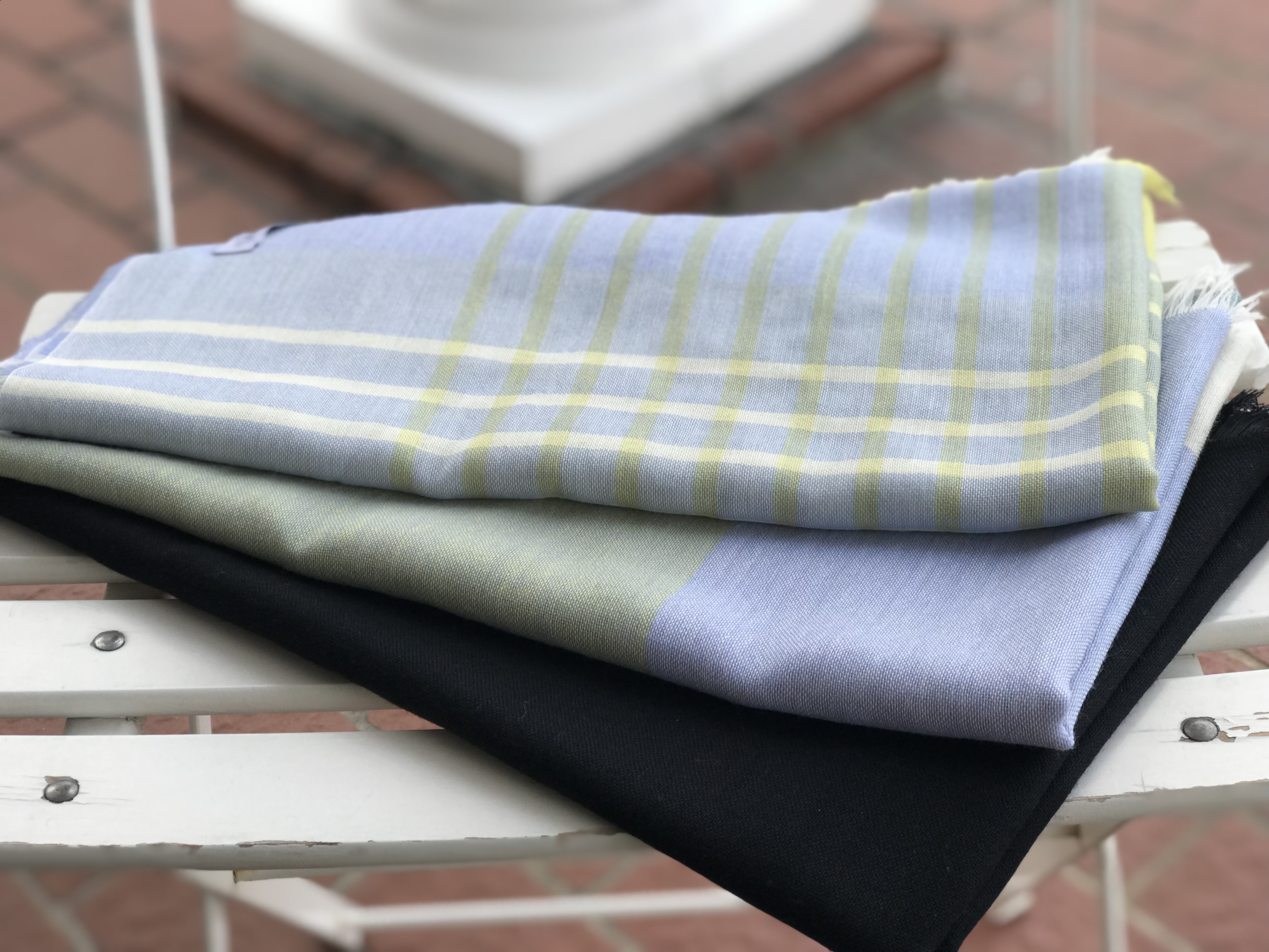 春のストール...巻き方はそれぞれに!　【JOHNSTONS OF ELGIN/ジョンストンズ】エクストラファインメリノウールの春ストール!!