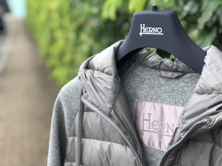 秋から冬、冬から春へと季節を繋ぐ日常着! HERNO/ヘルノのResortコレクション!!