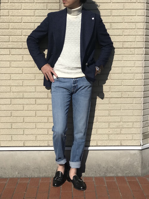 白タートルによって、  TAGLIATOREのジャケットはまるでカーディガンのように着崩せます!!