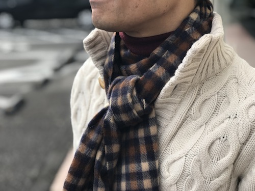 マフラーやストールは、ブランドが変われば、デザインや雰囲気も変わるし、コーディネートの仕方や巻き方も変わります!!