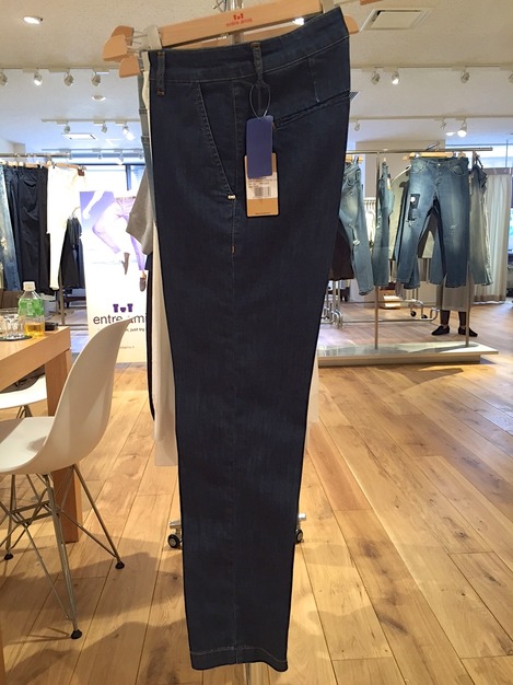 entre amis MAIN 2.jpg